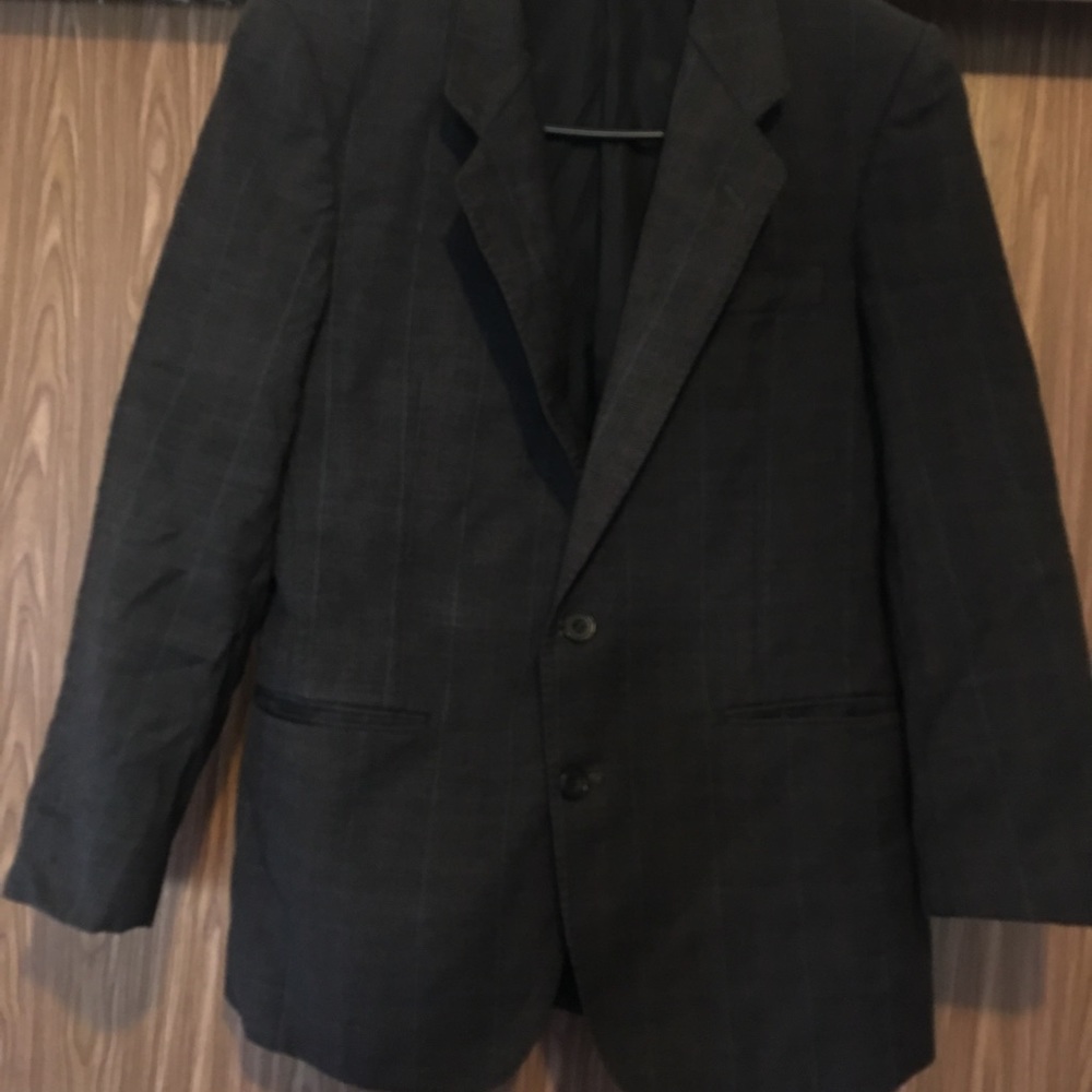 BANDO. It’s a men suit jacket - Picture 6 of 8